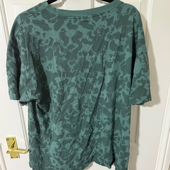 2/$20 Gymshark Teal CAMO GRAPHIC OVERSIZED T-SHIRT xxl - Picture 5 of 9